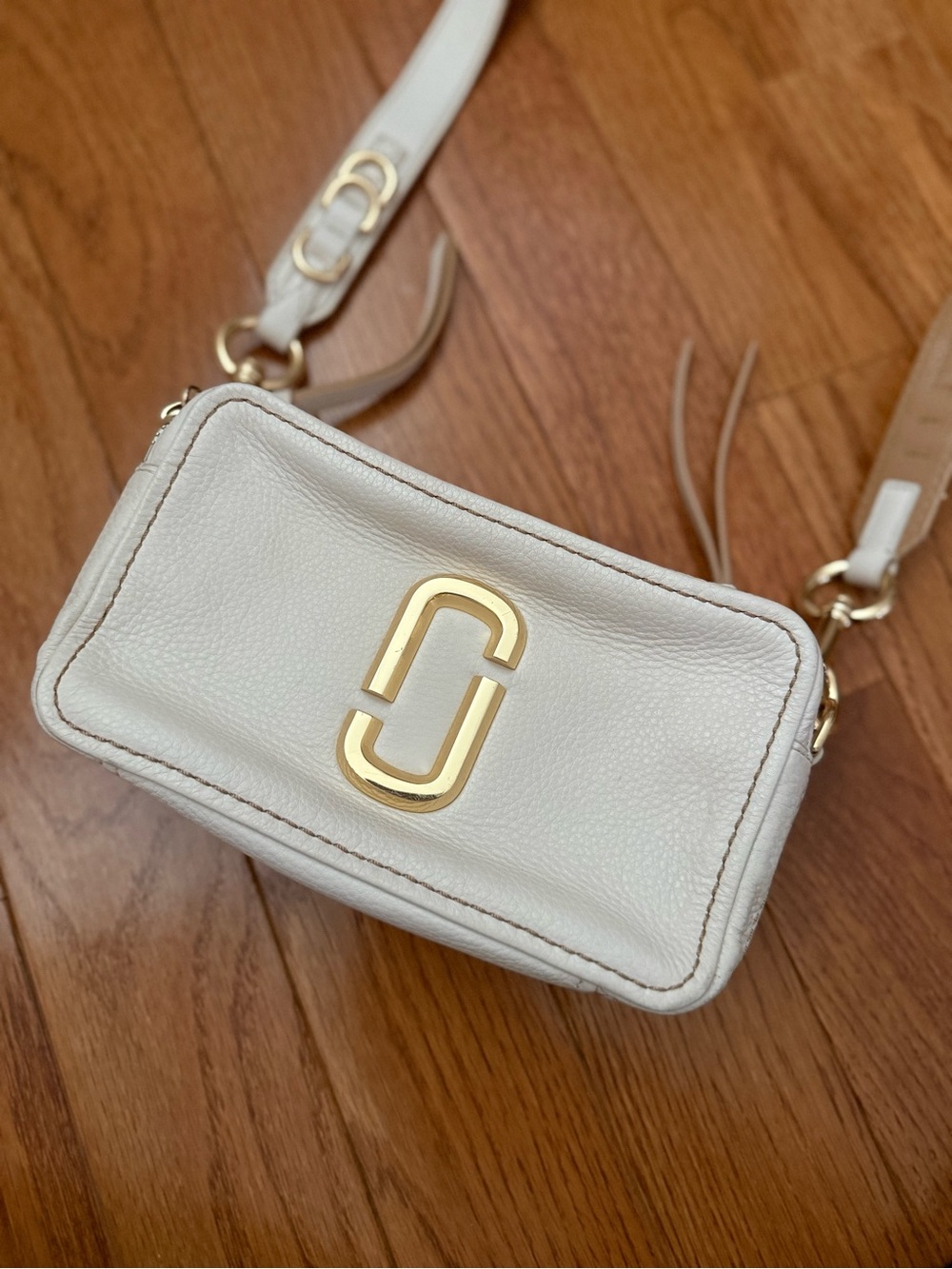 The Marc Jacobs softshot Leather Crossbody Bag in Chalk - Picture 9 of 9